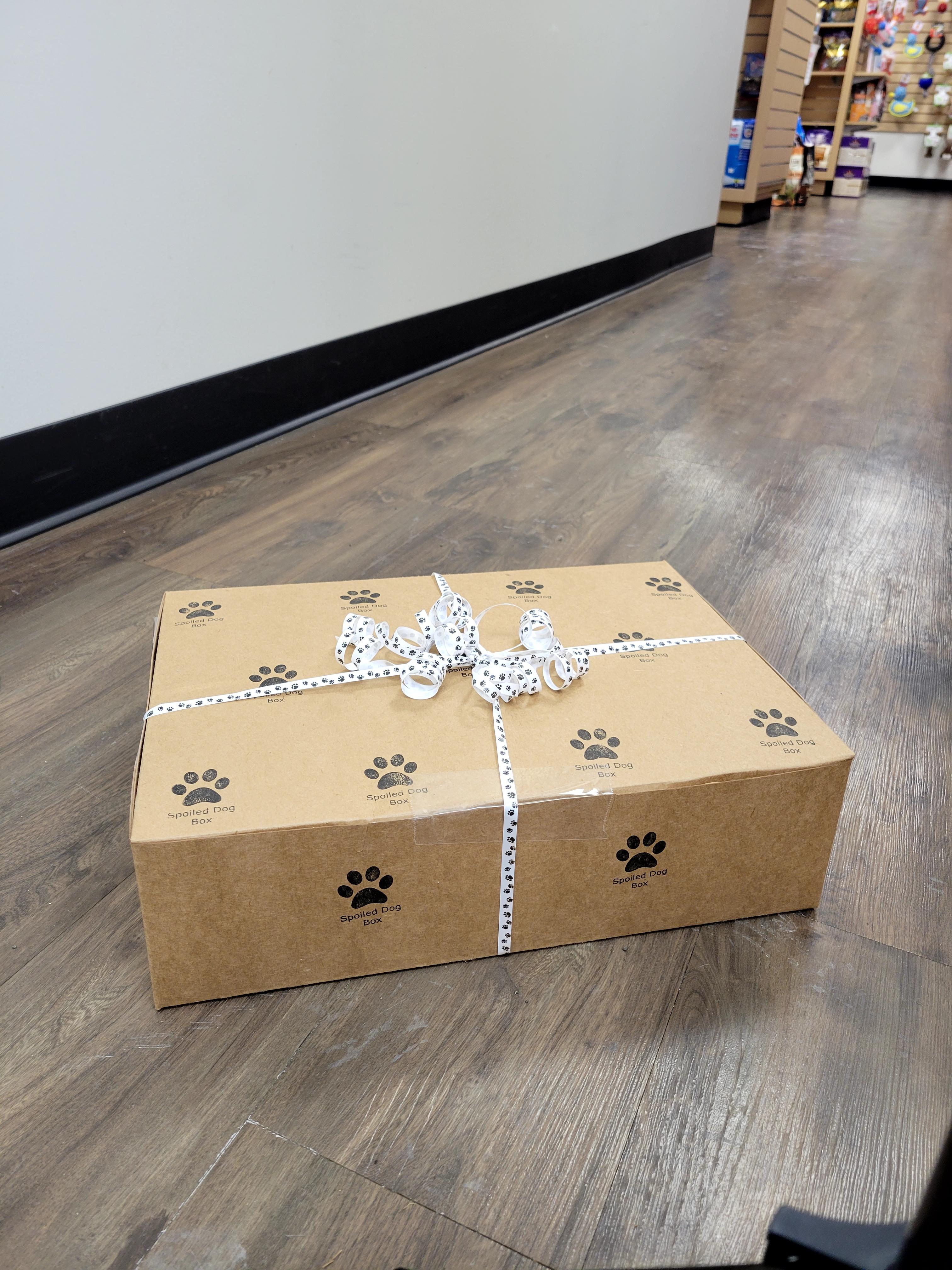Island Pet's & Feeds Spoiled Box for Medium/Large Dogs Image