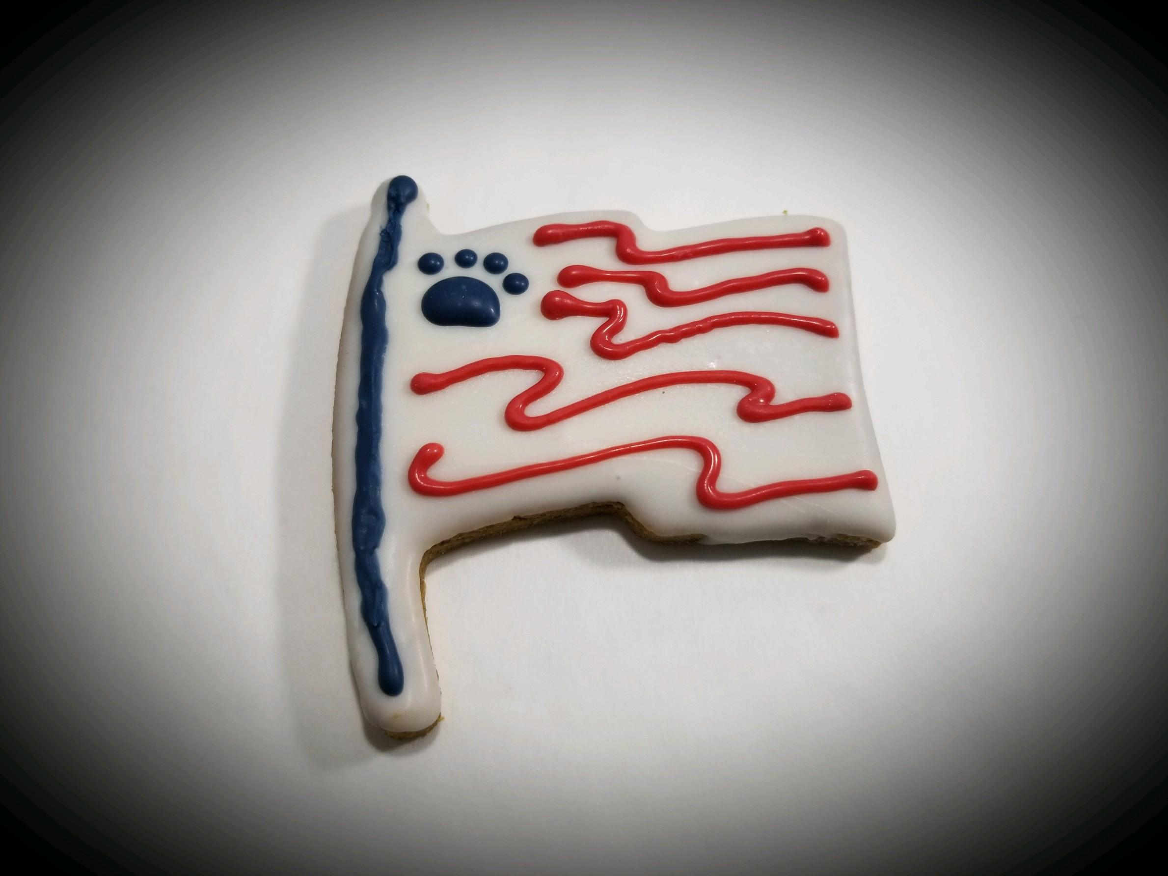 Paws Gourmet Bakery Patriotic Paws & Stripes Dog Treats, 3.5-in x 3-in (**)