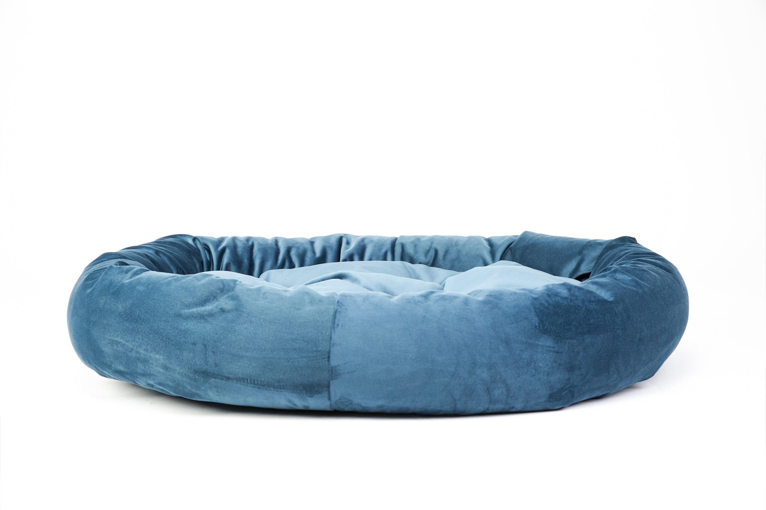 Roxbury Pet The Robertson Round Dog Bed, Blue-ish, Small