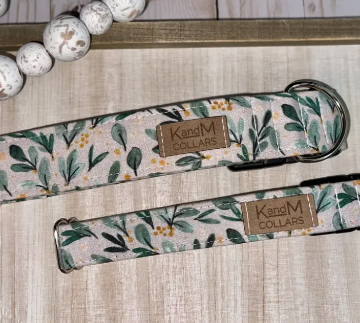 Winter Berry Sprigs Dog Collar, Christmas Dog Collar - Med / 14-18" / 1"